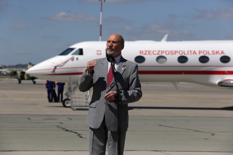 Wystąpienie ministra obrony Antoniego Macierewicza. Uroczystość przyjęcia pierwszego samolotu Gulfstream G550
