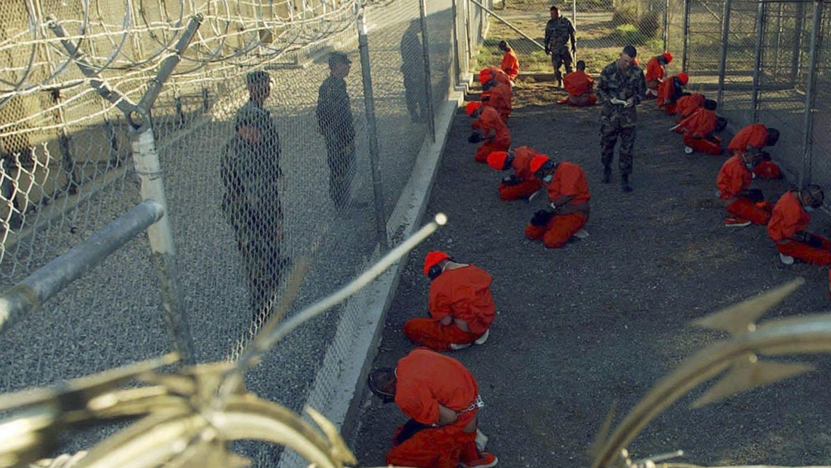 Pochodzący z Afganistanu więzień bazy Guantanamo na Kubie zmarł dzisiaj nad ranem czasu polskiego, najprawdopodobniej w wyniku samobójstwa - podała amerykańska armia.