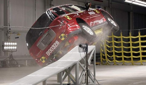 Przeżył, bo jechał SUV-em?