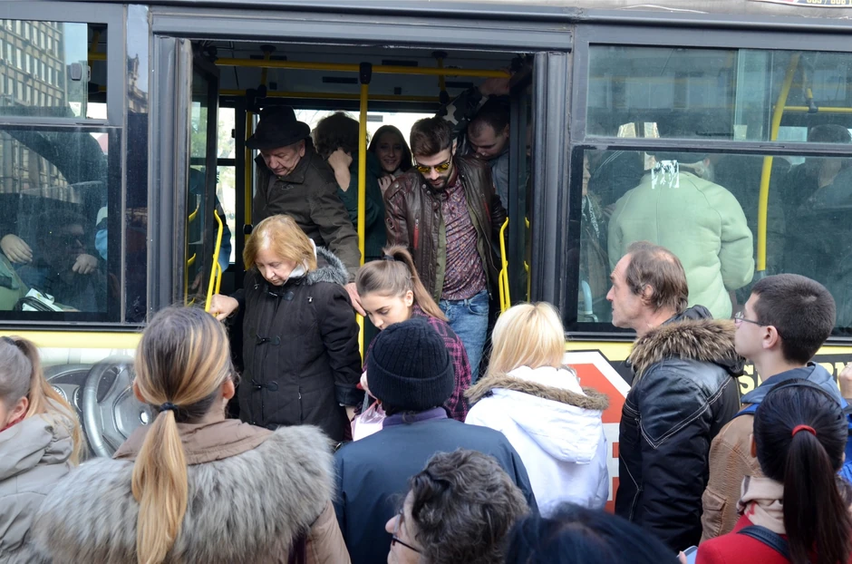 Juriš na ulaz, čisto da niko ne može da izađe
