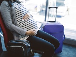 Bezpieczne wakacje w ciąży, czyli o czym powinna pamiętać podróżująca przyszła mama