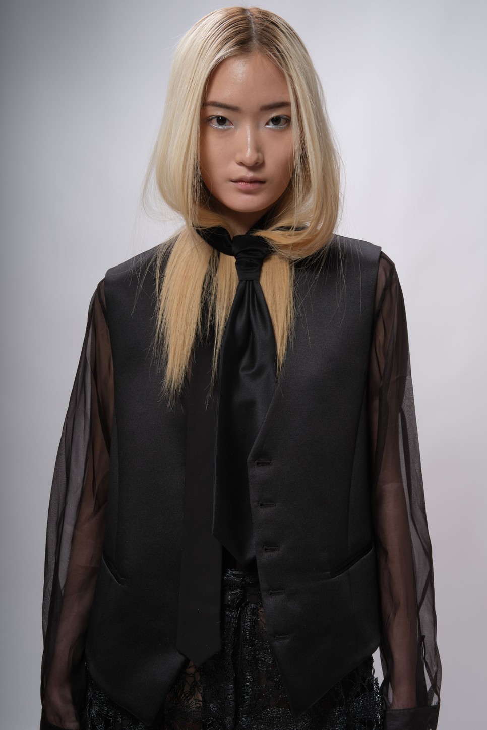 Kényeztesd hajvégeidet szilikonmentes olajokkal vagy szérumokkal, így megelőzheted a töredezést és erősíted a hajszálakat!