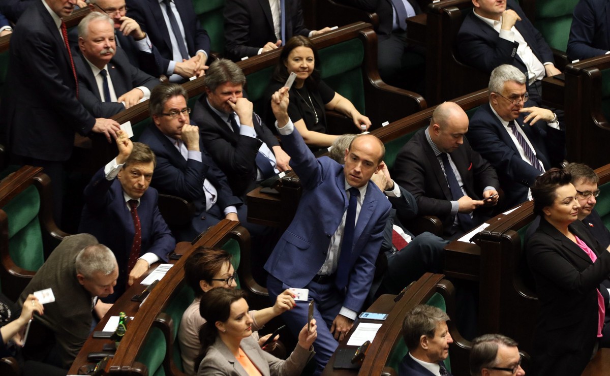 Borys Budka w czasie głosowanie w Sejmie