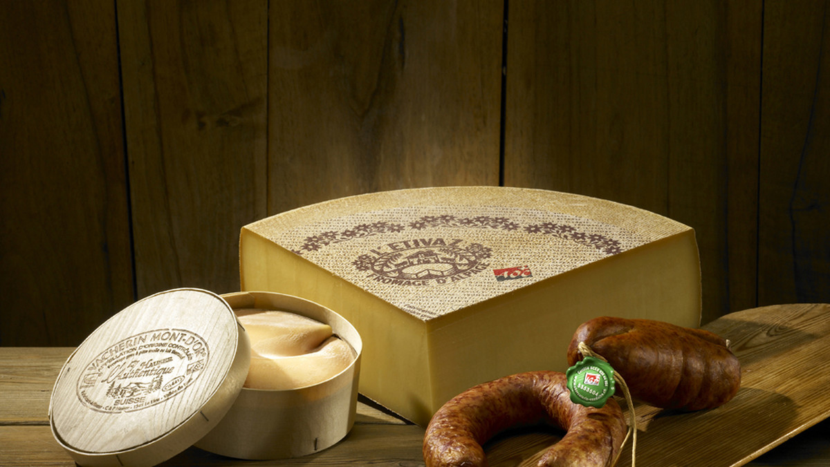 Szwajcarski ser smaków, rodzajów i odsłon ma ponad 450. Najbardziej znany jest pełen dziur Emmentaler i pozbawiony ich, czyli, jak mówią Szwajcarzy, ślepy, Gruyere. Każdy z nich to marka, za którą stoi tradycja i jakość.