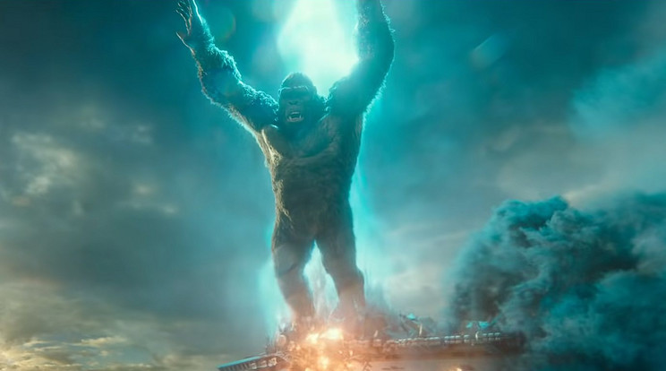 Az óriásmajom, Kong éppen azért küzd, hogy egy darabban megússza a Godzillával való találkozást / Fotó: Warner Bros