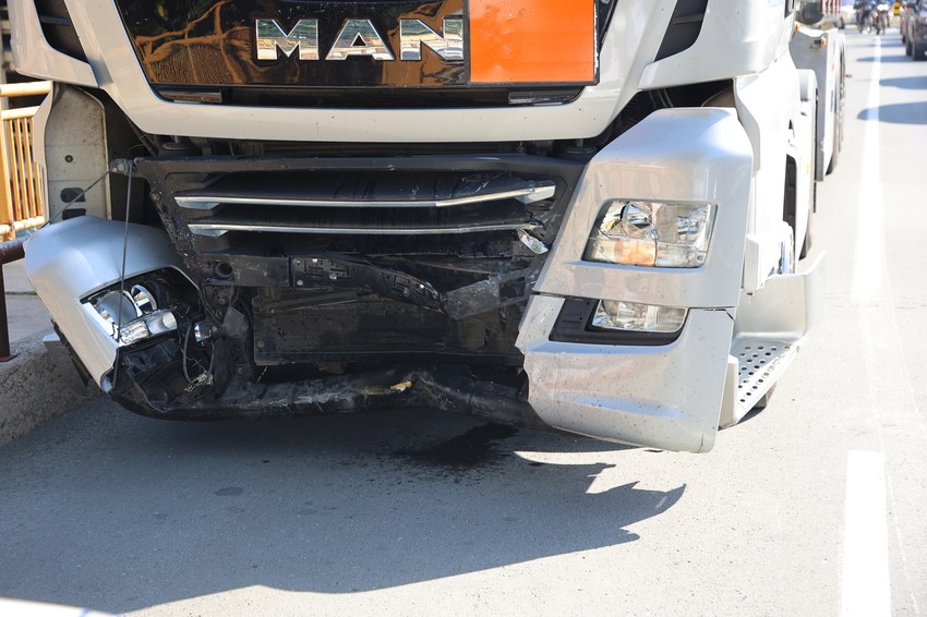 Cisterna koja je učestovala u saobraćajnoj nesreći 