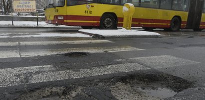 Zniknął śnieg, pojawiły się dziury