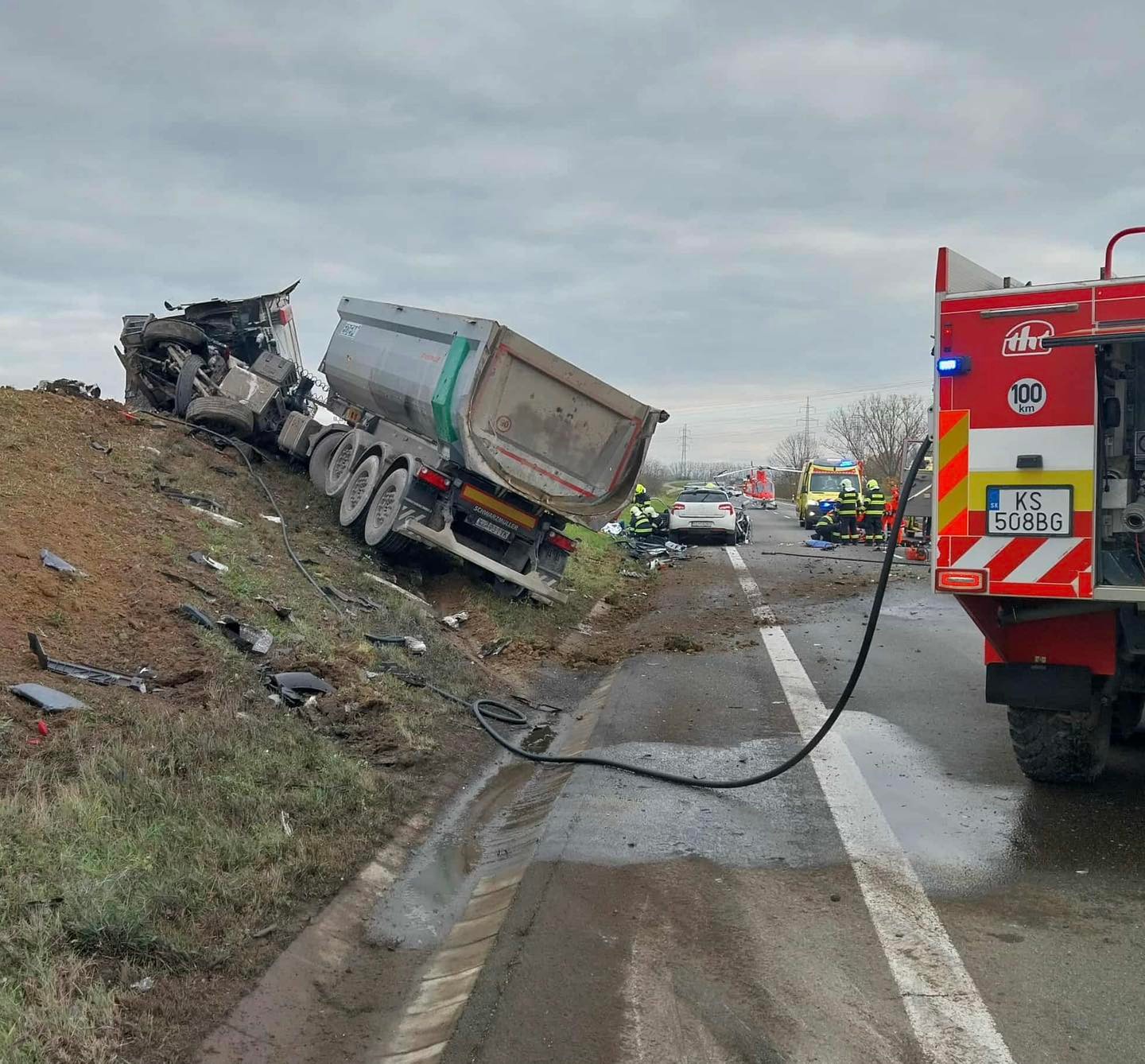 Pri Moldave nad Bodvou došlo k vážnej nehode.