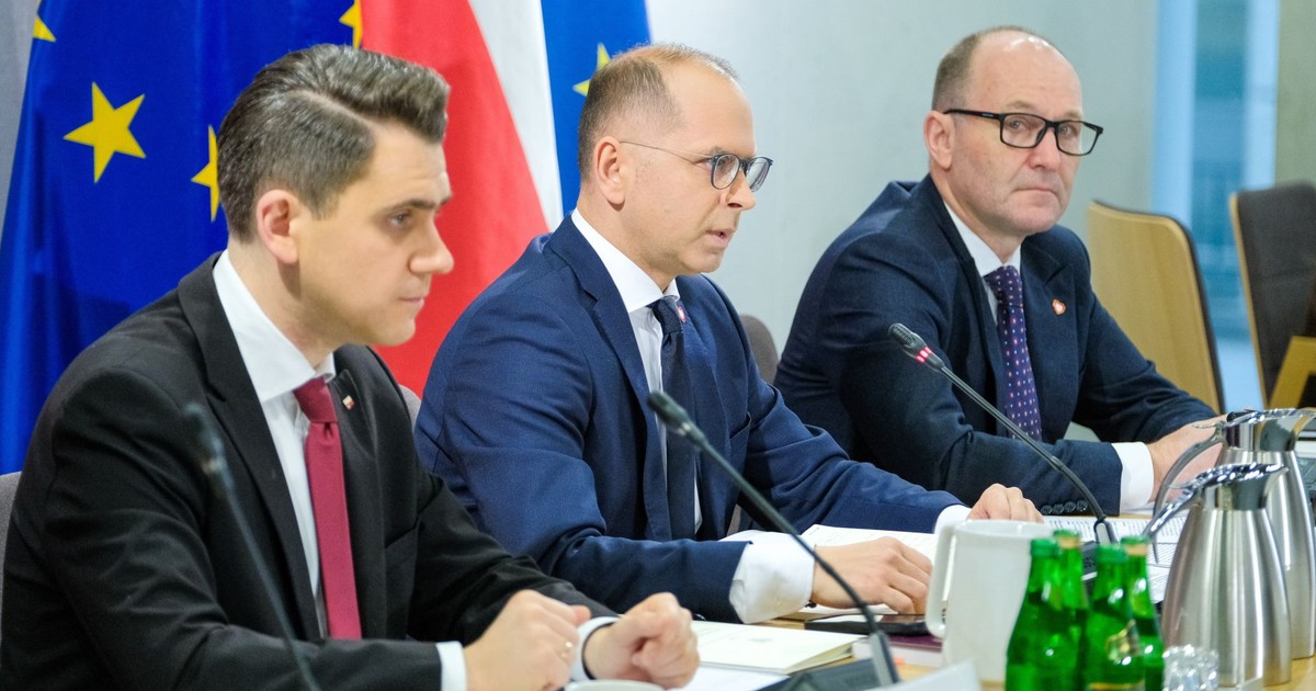 Serdeczny kolega posła Szczerby, list od Bodnara i bilokacja posłów. Ruszyły prace komisji wizowej