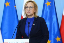 Warszawa, 14.06.2022. Minister klimatu i środowiska Anna Moskwa podczas konferencji prasowej po posiedzeniu Rady Ministrów, 14 bm. w siedzibie KPRM w Warszawie. (jm) PAP/Rafał Guz