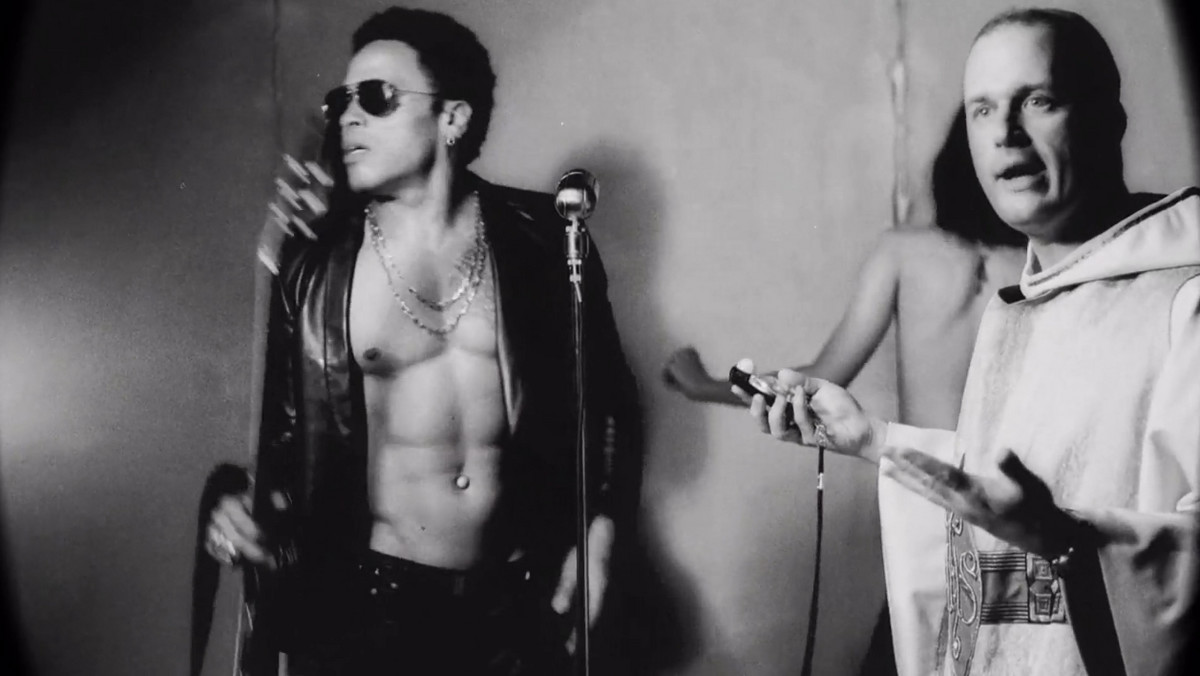 Lenny Kravitz prezentuje nowy teledysk, tym razem do utworu "Sex". To trzeci singiel z dziesiątego albumu Kravitza "Strut" po radiowym hicie "The Chamber" oraz "New York City". Najnowszy krążek artysty trafił do pierwszej dziesiątki list przebojów w dwunastu krajach. Mimo to Kravitz nie odpoczywa i nadal promuje jeden z najlepszych płyt w swoim dorobku.