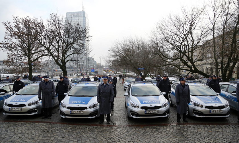 Policjanci dostali nowe radiowozy