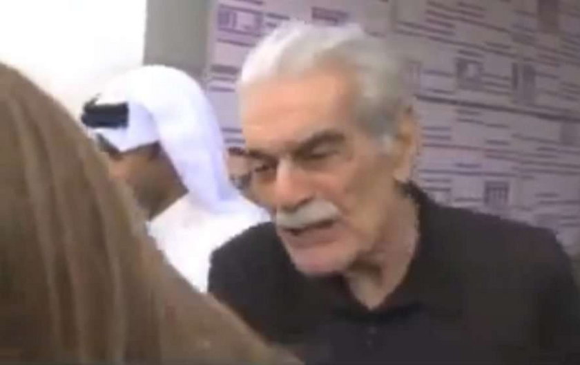 Omar Sharif uderzył fanke. Wideo