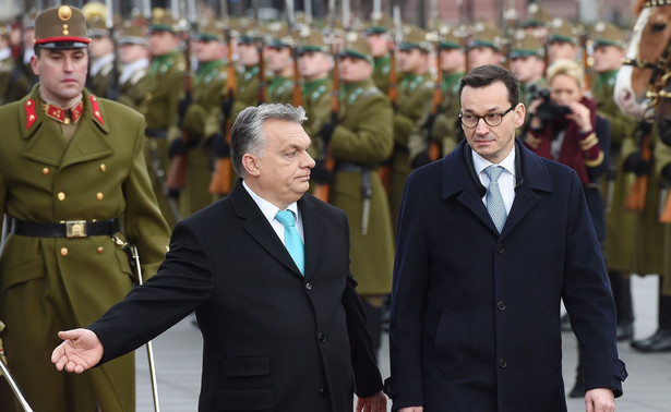Viktor Orban podczas środowego wywiadu w TVP Info powiedział, że procedura wytoczona przez Komisję Europejską wobec Polski nie ma faktycznych podstaw i samo postępowanie jest nieprawidłowe.