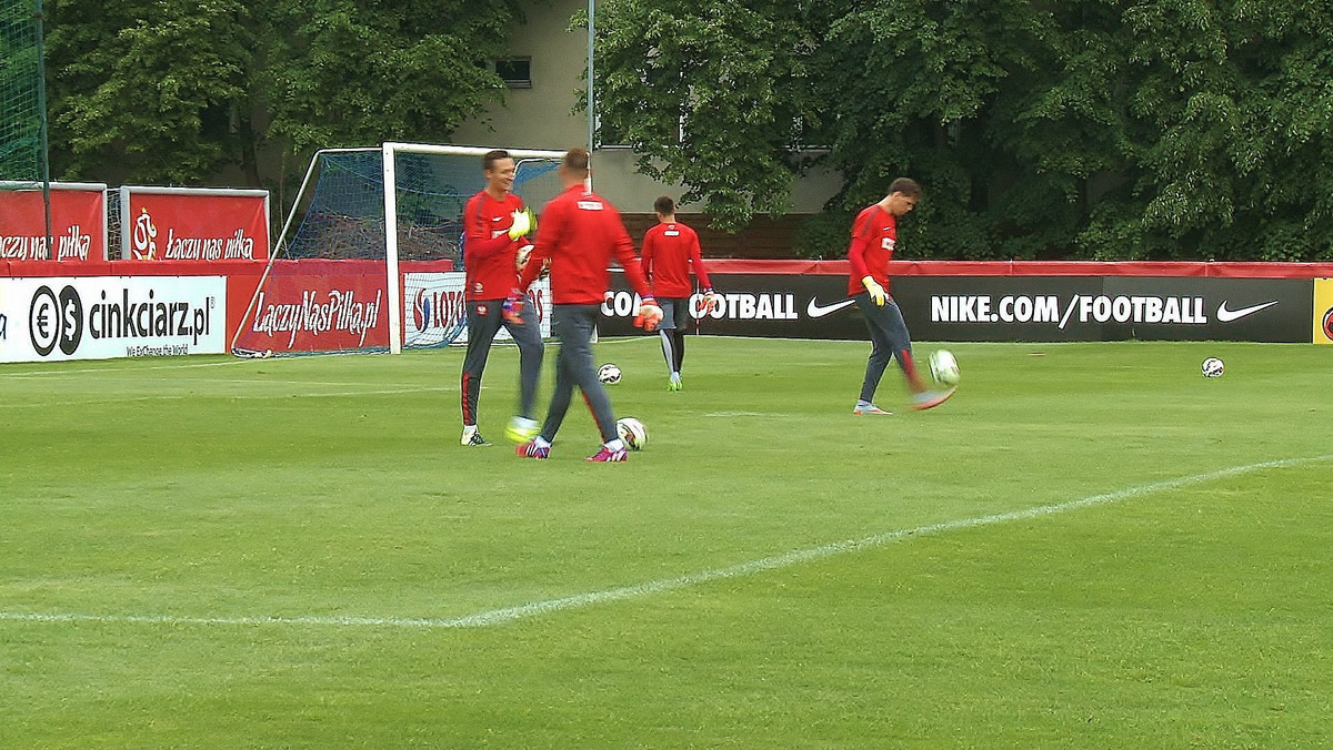 Trener reprezentacji Polski Adam Nawałka do boju z Gruzją w eliminacjach do Euro 2016 posyła Łukasza Fabiańskiego. Wybór selekcjonera kontrowersji nie budzi, choć w bramkarskiej hierarchii niewiele ustępują mu Artur Boruc i Przemysław Tytoń. Najmniej atutów ma dziś Wojciech Szczęsny, niedawny numer jeden w kadrze.