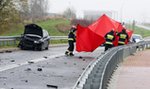 Tragedia w Elblągu. Trzymał trójkąt ostrzegawczy, gdy potrącił go samochód