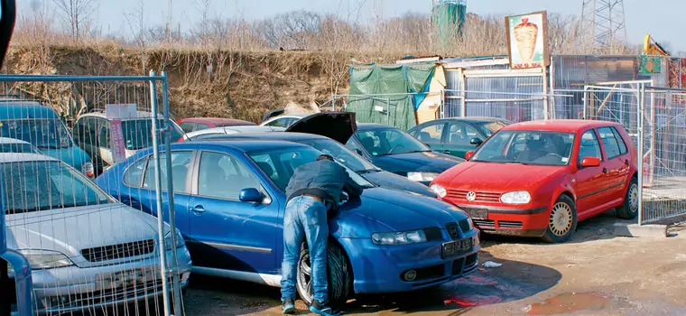 Jak samodzielnie sprowadzić samochód zza granicy? Sprawdzamy, gdzie warto jechać po auto