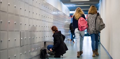 Krakowskie liceum zakazuje uczniom seksu w szkole i poza nią. "Furtka do usuwania uczennic, które zaszły w ciążę"