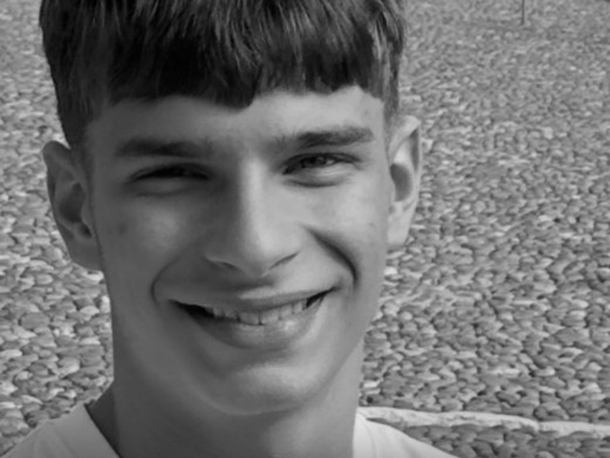 "Bio je dobar učenik i drug, dete za primer i sportista, ZAUVEK ĆEMO PAMTITI VIKTORA": Velika tuga u Prvoj beogradskoj gimnaziji nakon iznenade smrti mladog košarkaša