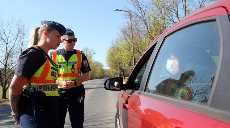 A korlátozások miatt ellehetetlenülnek az autósiskolák a vizsgáztatástól, ami miatt rengeteg jogosítvány kerülhet veszélybe. /Fotó:MTI