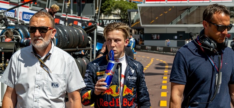 Red Bull zwolnił kierowcę za rasistowskie uwagi podczas gry na platformie on line