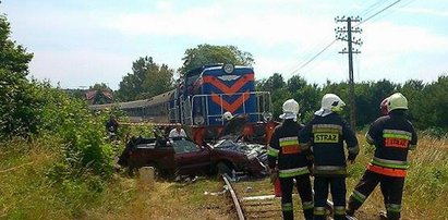 Pociąg zmiażdżył osobówkę pod Lęborkiem!