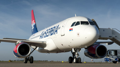 Samolot Air Serbia śledzony przez odrzutowiec NATO