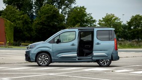 Oto nowa Toyota za 48 400 zł. Ma silnik 1.2 D-4T i gwarancję na 1 mln km
