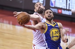 Stephen Curry w dziewiątym meczu z rzędu zdobył ponad 30 punktów