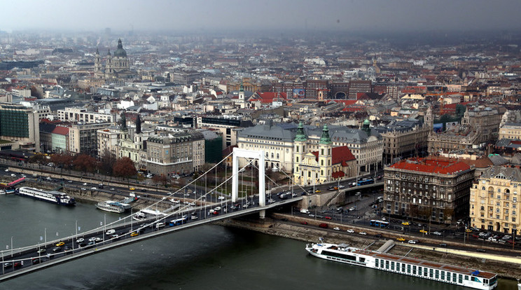 Baleset történt az Erzsébet hídon /Fotó: Weber Zsolt
