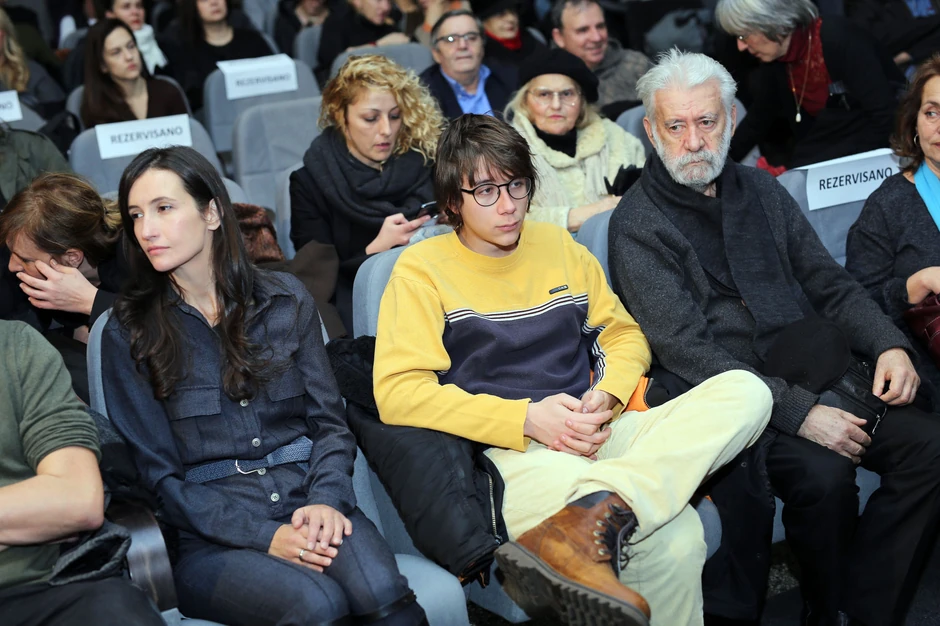 Miloš Glogovac (sa naočarama)