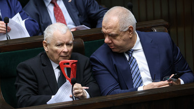 Były rzecznik PiS daje rady Kaczyńskiemu. Sasin: ma pewien uraz do prezesa