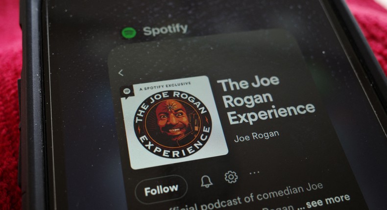 Alex Jones tried to persuade Joe Rogan to let Andrew Tate on 'The Joe ...