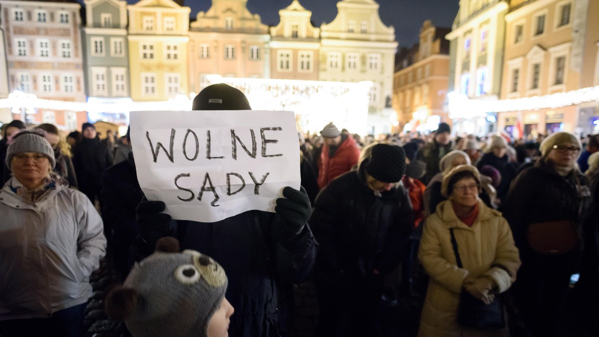 Łańcuch światła protest Poznań