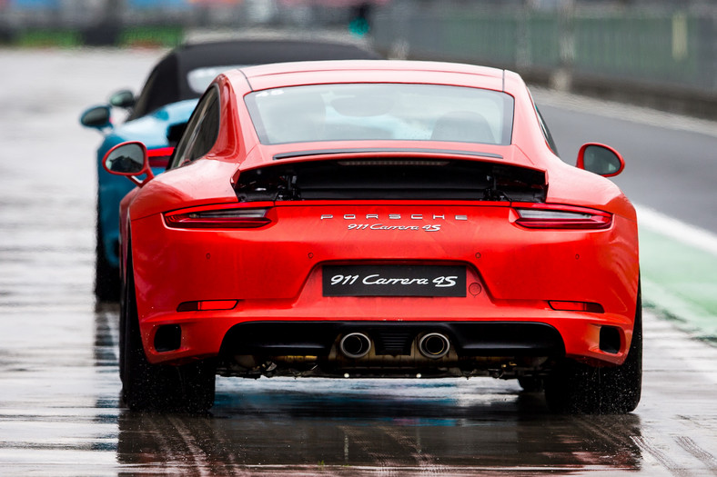 Porsche Carrera S i Turbo S na torze Istanbul Park