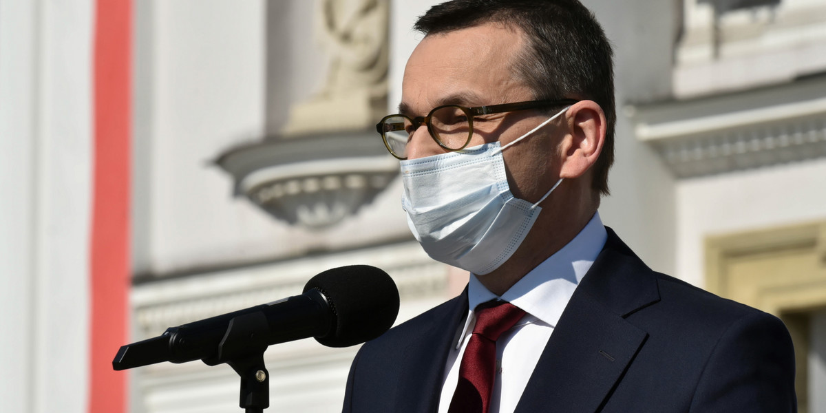 Premier Mateusz Morawiecki podkreślił, że na obecnym etapie pandemii najważniejsza jest ochrona miejsc pracy i gospodarki.