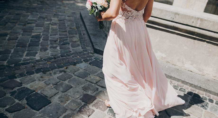 Idealne sukienki na wesele na wyprzedaży do -70 proc.