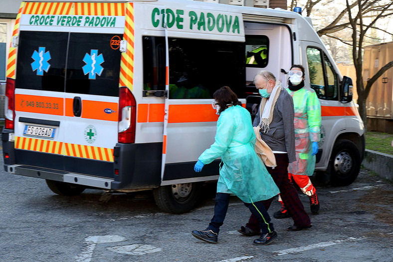 GIS w związku z koronawirusem odradza podróże m.in. do Włoch