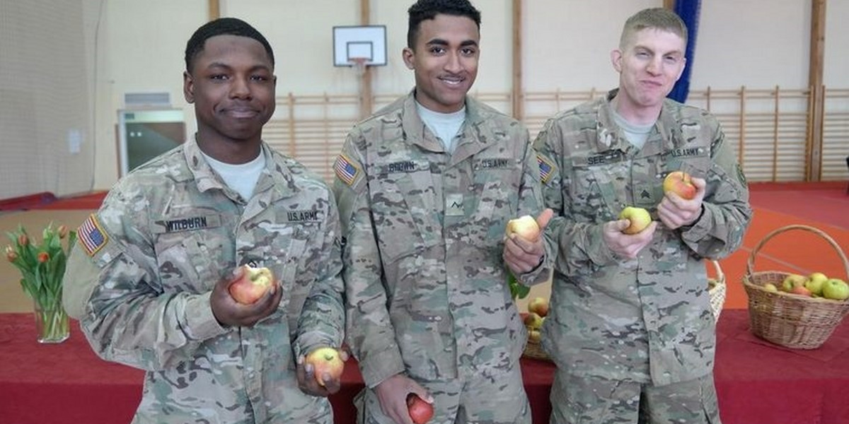 Amerykańscy żołnierze polecają Polskie Jabłka