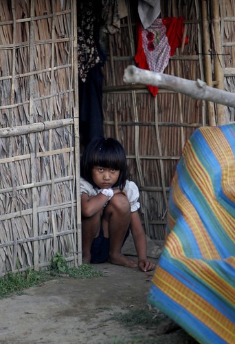 Dzieci w obozie dla uchodźców w zachodniej Birmie