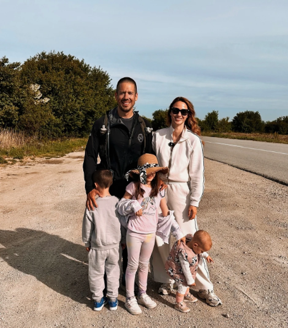 Nikola Rokvić sa porodicom