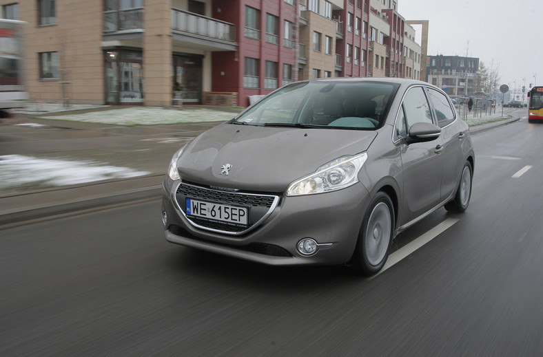 Auto Świat Test Team: czytelnicy testują Peugeota 208 i Renault Clio