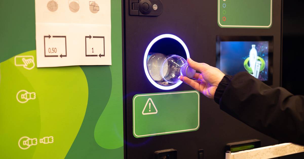 Pan Maria oddała 120 butelek w sklepie. "Odzyskałam 6 zł, a resztę straciłam"