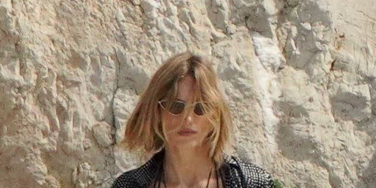 Anja Rubik relaksuje się w Cannes. W skąpym bikini korzystała z uroków luksusowego hotelu