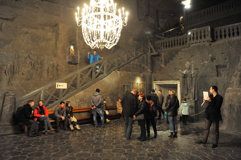 Wieliczkę odwiedzają miliony turystów