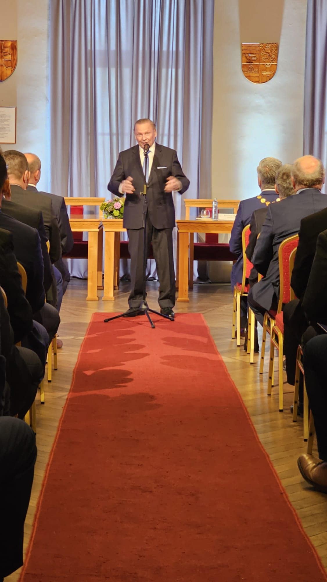 Bývalý prezident SR Rudolf  Schuster venoval Košickému samosprávnemu kraju dvoje diela.