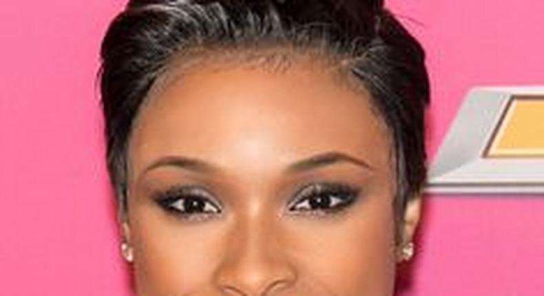 Jennifer Hudson's short hair is molded to perfection