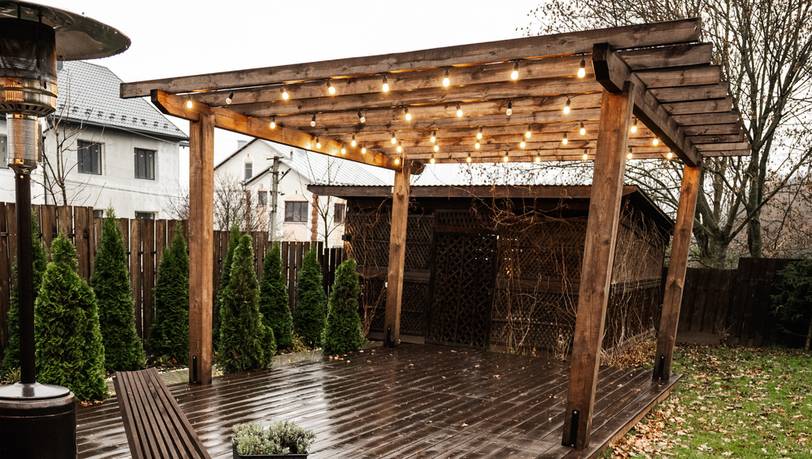 Beliebte Terrassenüberdachungen aus Holz von Skan Holz im Vergleich