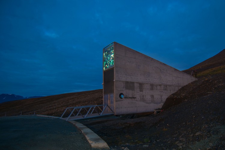 Globalny Bank Nasion, Svalbard, Norwegia, luty 2018. Autor zdjęcia: Riccardo Gangale, licencja CC BY-ND 4.0, źródło: https://www.flickr.com/photos/landbruks-_og_matdepartementet/sets/72157623004641656