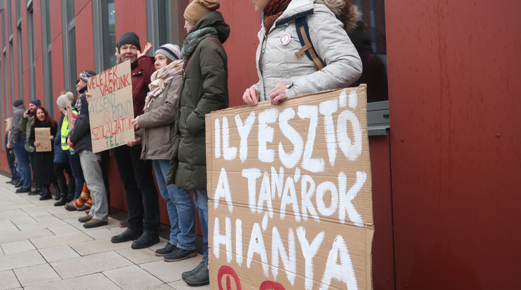 Az iskolák már azt találgatják, hogyan élhetnék túl a hatalmas tanárhiányt szeptembertől / Fotó: Zsolnai Péter